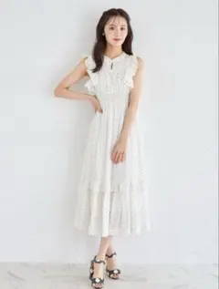 tocco closet フリル付きドットシャーリングワンピース ホワイト