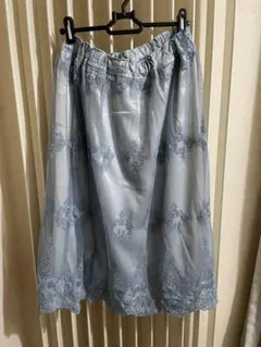 刺繍入り水色スカート Mサイズ