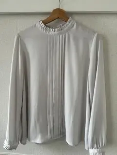 長袖ピンタックブラウス