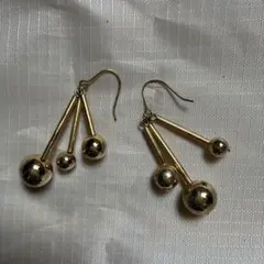 ゴールド 3球吊り下げピアス