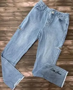 ダメージデニムパンツ