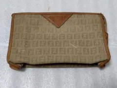 FENDI フェンディ：ベージュ ポーチ キャンバス