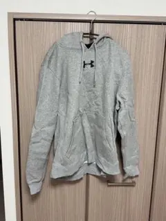 Under Armour グレー フード付きパーカー