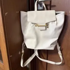 オフホワイトバックパック 合成皮革　セシルマクビー