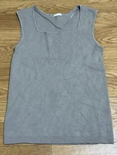 GU リブニットスクエアネックタンクトップ