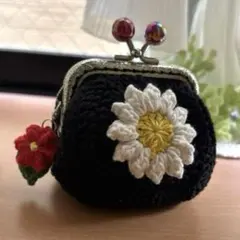 ハンドメイド　かぎ編みがま口ポーチ　小銭入れ　グラニースクエア　モチーフ編み　黒
