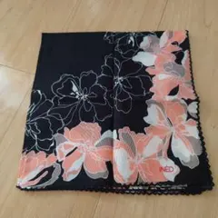 INÉD イネド ハンカチ 花柄 ブラック×ピンク レース縁取り