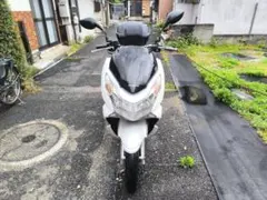 ホンダPCX125　JF28 ホワイト リアボックス付きのサムネイル