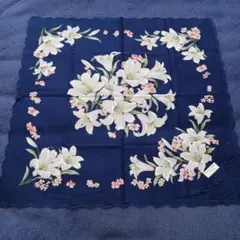 ハナエモリ HANAE MORI ハンカチ ネイビー 花柄 刺繍 豪華 ユリのサムネイル