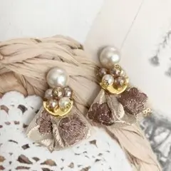 パール調カボションとインド刺繍リボンのチャラチャラタッセルピアス 匿名配送