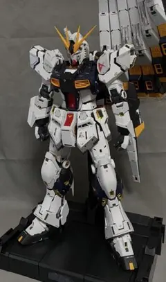 PG 1/60 ニューガンダム νガンダム LEDユニット組込み済　塗装済完成品のサムネイル