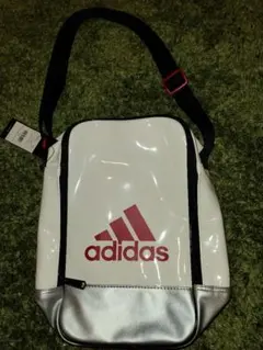 アディダス　エナメルスリムショルダーバッグ