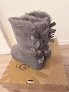 UGG グレー リボン付きムートンブーツ　新品