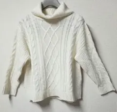 タートルネック　ニットセーター　オフホワイト　M