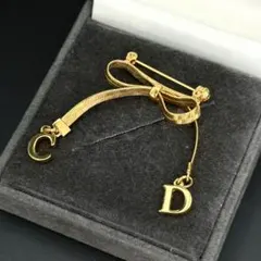 3107 タグ付き極美品✨Dior ブローチ　ビー　蜂　ロゴ　CD 3107 タグ付き極美品✨Dior ブローチ ビー 蜂 ロゴ CD - メルカリ