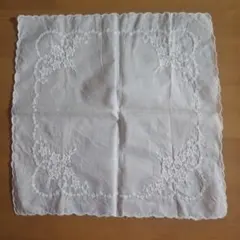 刺繍入りホワイトハンカチ