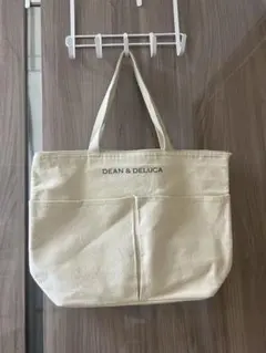 美品　DEAN & DELUCA 保冷トートバッグ キャンバス地　保冷バッグのサムネイル