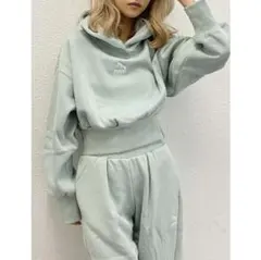 PUMA CLASSICS FASHION クロップフーディ　ミントグリーン