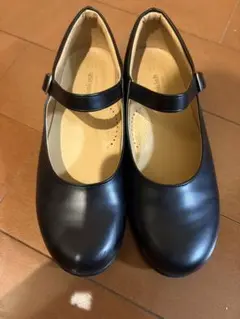 ブラック ストラップ付き フォーマルシューズ