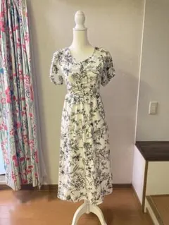 花柄 半袖 ひざ丈ワンピースのサムネイル