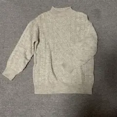 ケーブル編みニット