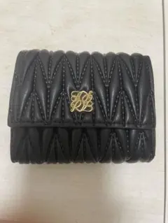 黒いキルティング三つ折り財布
