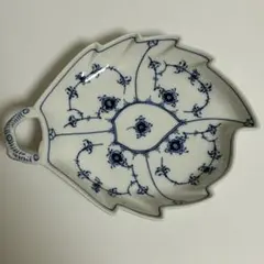 1992～1999年製 ブルーフルーテッドリーフ皿 1992～1999年製Royal Copenhagenブルーフルーテッドリーフ皿 - メルカリ