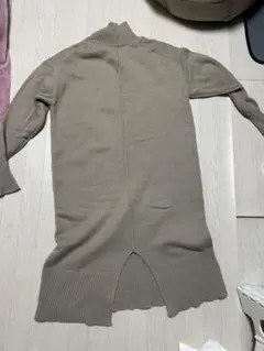 ベージュ タートルネック ニットワンピース