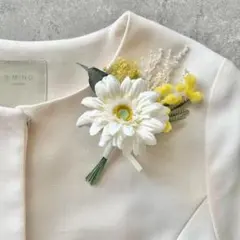 ホワイトガーベラ＆ミモザのブーケコサージュ