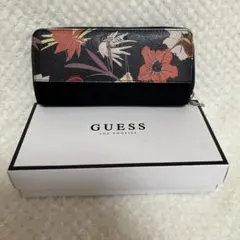 【最終お値下げ中】　GUESS 長財布のサムネイル