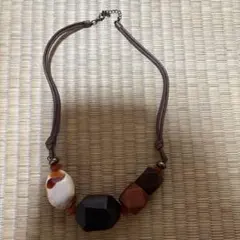 ブラウン系 ビーズネックレス 幾何学デザイン