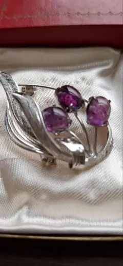 シルバー 花モチーフ ブローチ 紫色の石　アメジスト　アンティーク