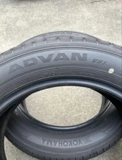 ほぼ新品！！YOKOHAMA ADVAN V61 18インチ サマータイヤ２本のサムネイル