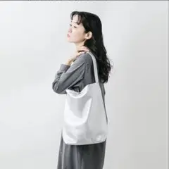 シルバー レザー風 ショルダーバッグのサムネイル