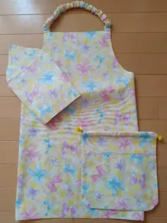 ☆140前後エプロン3点セット リボン柄薄黄色