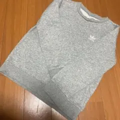 adidas グレー スウェットトレーナー