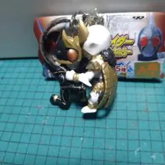 平成仮面ライダー ダブルフィギュアキーホルダー　クウガVSン・ダグバ・ゼバ