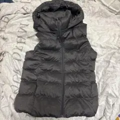 【UNIQLO】フード付きダウンベスト