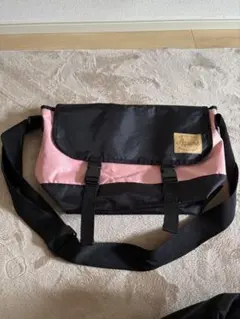 TIMBUK2 メッセンジャーバッグ ブラック ピンク - メルカリ