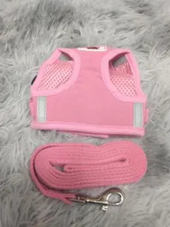 小型犬用、ベストタイプ、ピンクの メッシュハーネスとリードセットです。
