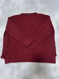 vネックニット 赤