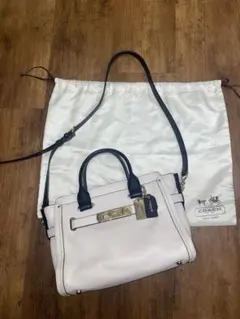 美品　コーチショルダーバッグ　スワッガー27 2way 人気のホワイト