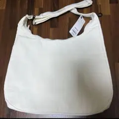 新品　タグ付　未使用　gu ジーユー　ショルダーバッグ　ホワイト