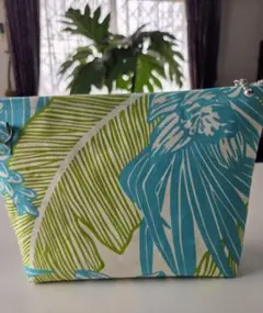 ハワイアンプリントのポーチ(バナナリーフ　シェルジンジャー等)