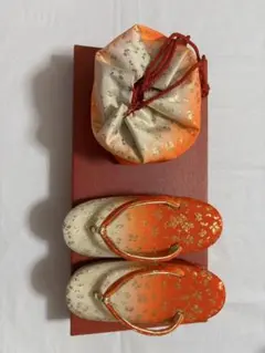 七五三　三歳　草履＆巾着セット　オレンジと金の花模