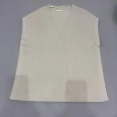 GU ニットベスト Vネック