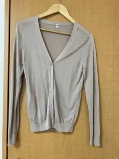 ユニクロ　ベージュ 長袖カーディガン　薄手