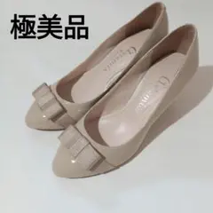 【極美品】DIANA　ダイアナ　リボン　エナメルパンプス　22cm　ベージュのサムネイル