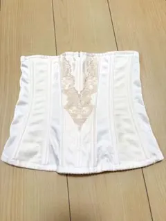 【美品・FOURSIS &Co.】W64ブライダルインナー 補正下着　ベージュのサムネイル