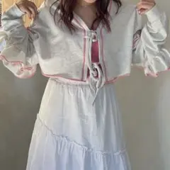 【着画付き】HELLO.SANFRANCISCO フリル クロップド スウェットのサムネイル